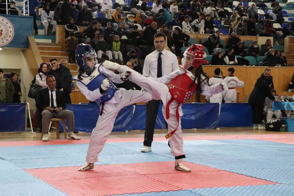 Yıldızlar Tekvando Grup Müsabakaları Karaman’da Başladı