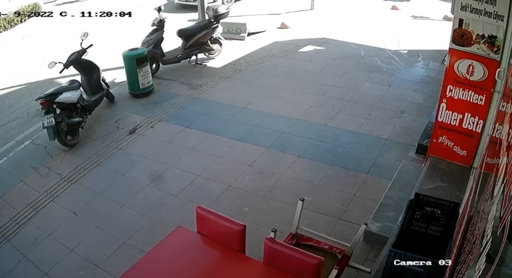 Antalya'da Fırtına Tezgahı Savurdu