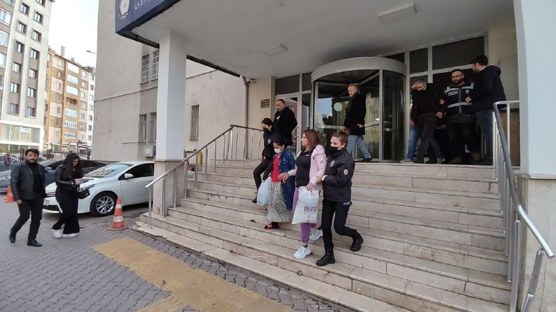 20 Yıl Hapis Cezası Olan Kadın Yakalandı