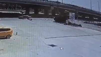 Antalya'da Otomobiller Kafa Kafaya Çarpıştı