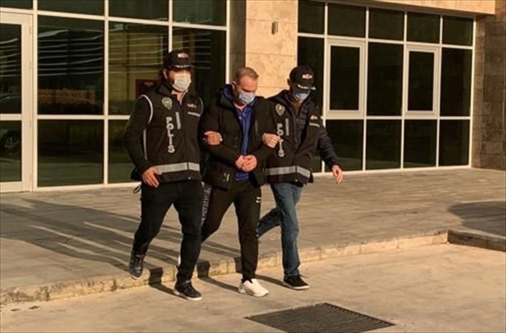 Interpol Tarafından Aranan Kişi Sahte Kimlikle Yakalandı