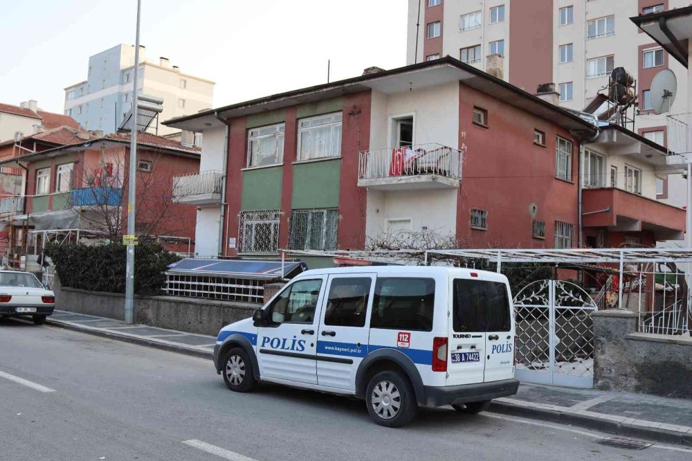 Kirayı Almaya Geldi, Kiracısını Ölü Buldu