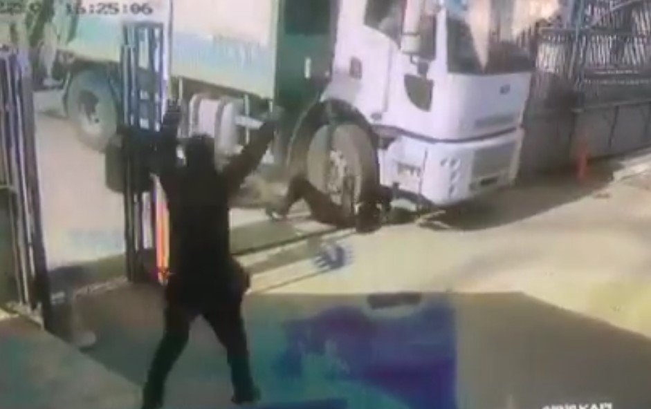 Antalya'da Motokuryenin Öldüğü Kaza Kameraya Yansıdı