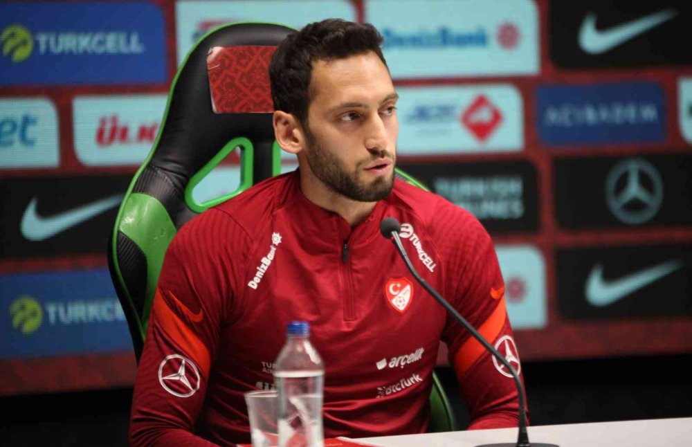 Hakan Çalhanoğlu: "Burak Abinin Üzüntüsünü Kimse Şu An Hissedemez"