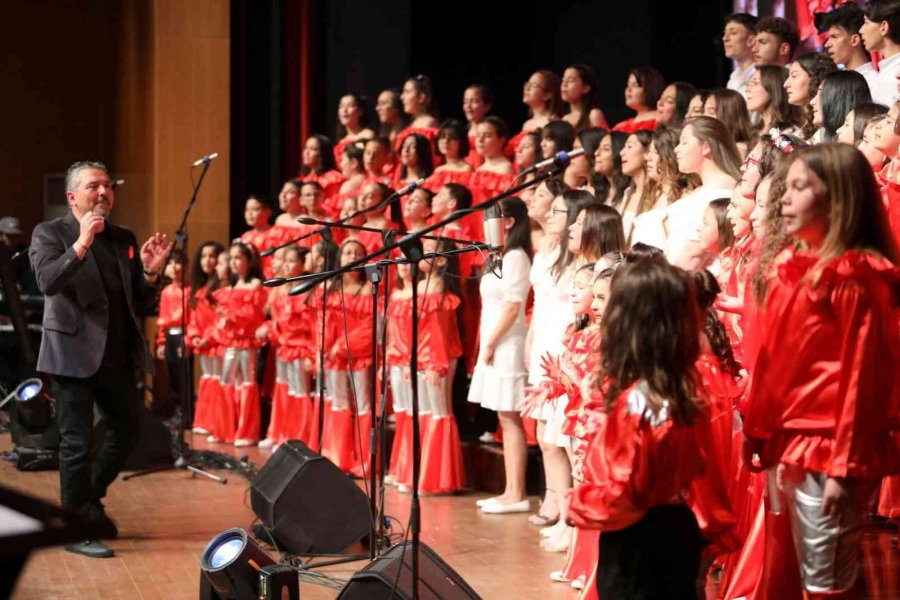 Kayahan, Manavgat’ta Konserle Anıldı