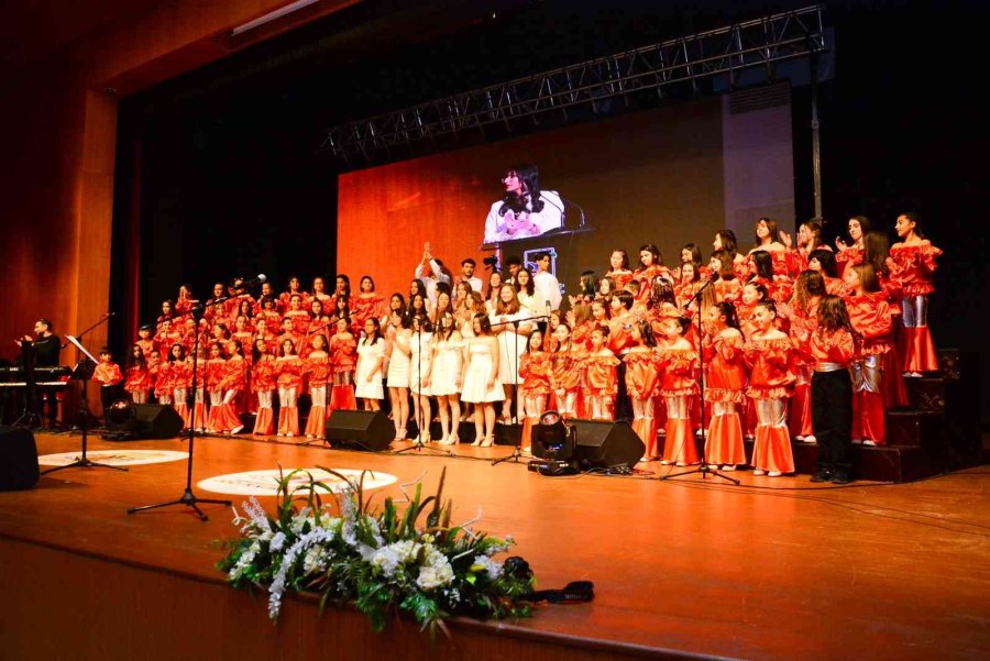 Kayahan, Manavgat’ta Konserle Anıldı