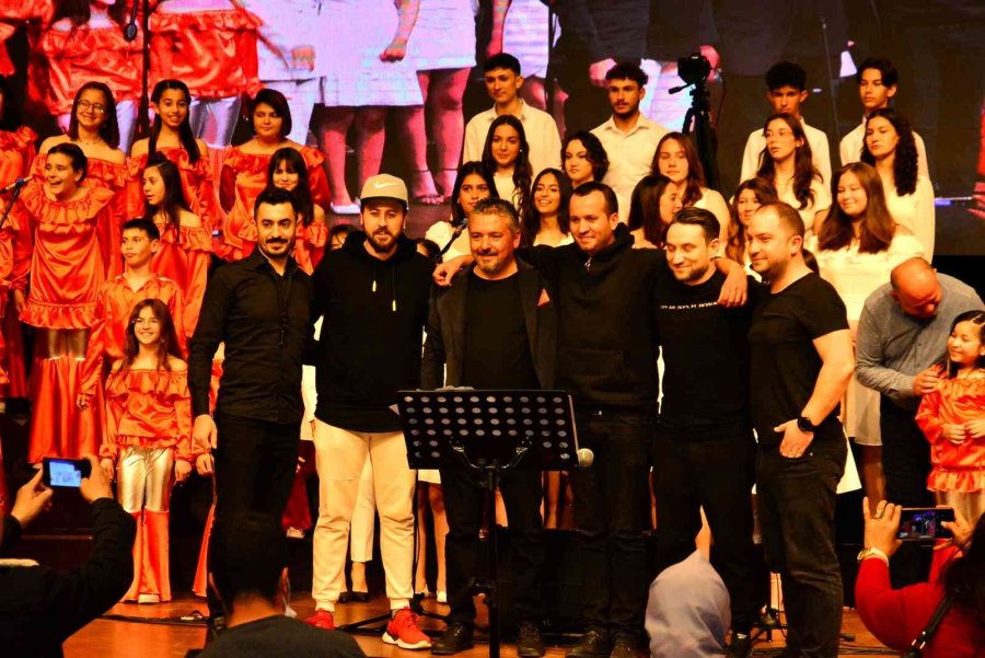 Kayahan, Manavgat’ta Konserle Anıldı