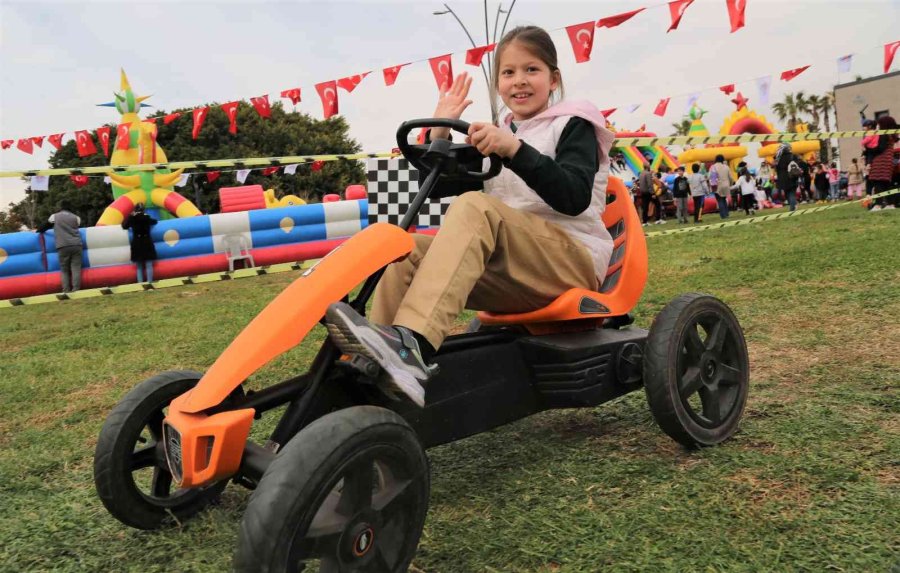Akdeniz Belediyesinin Düzenlediği Çocuk Şenliği Başladı