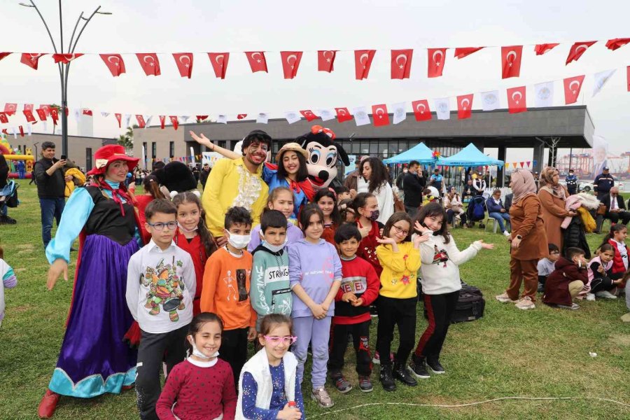 Akdeniz Belediyesinin Düzenlediği Çocuk Şenliği Başladı