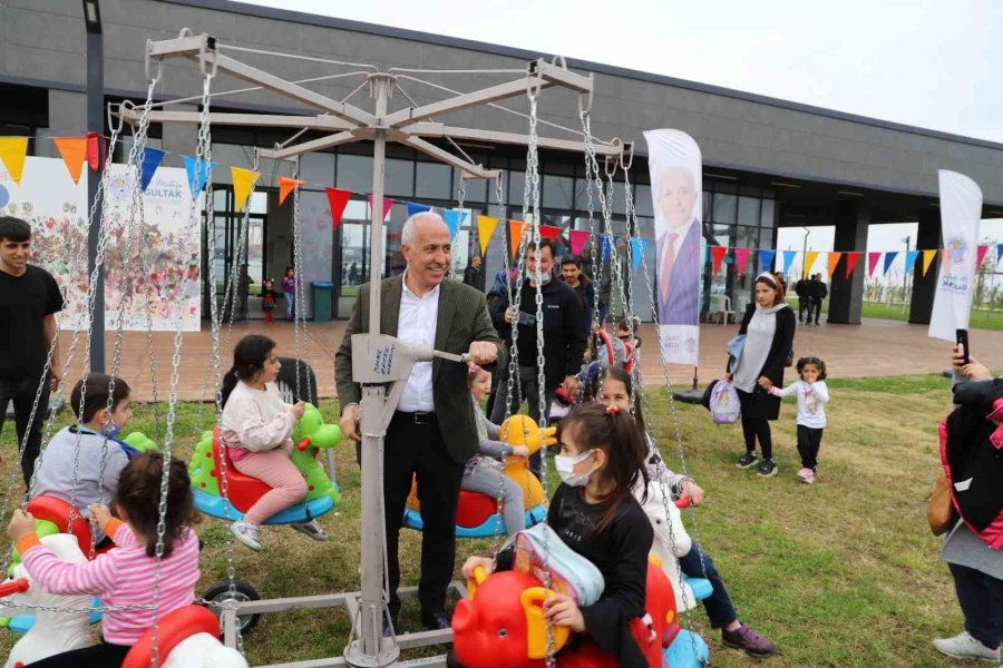 Akdeniz Belediyesinin Düzenlediği Çocuk Şenliği Başladı