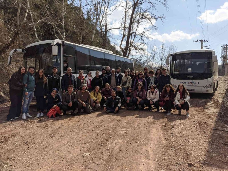 Arkeoloji Öğrencileri Konyaaltı’ndaki Antik Yerleri Gezdi