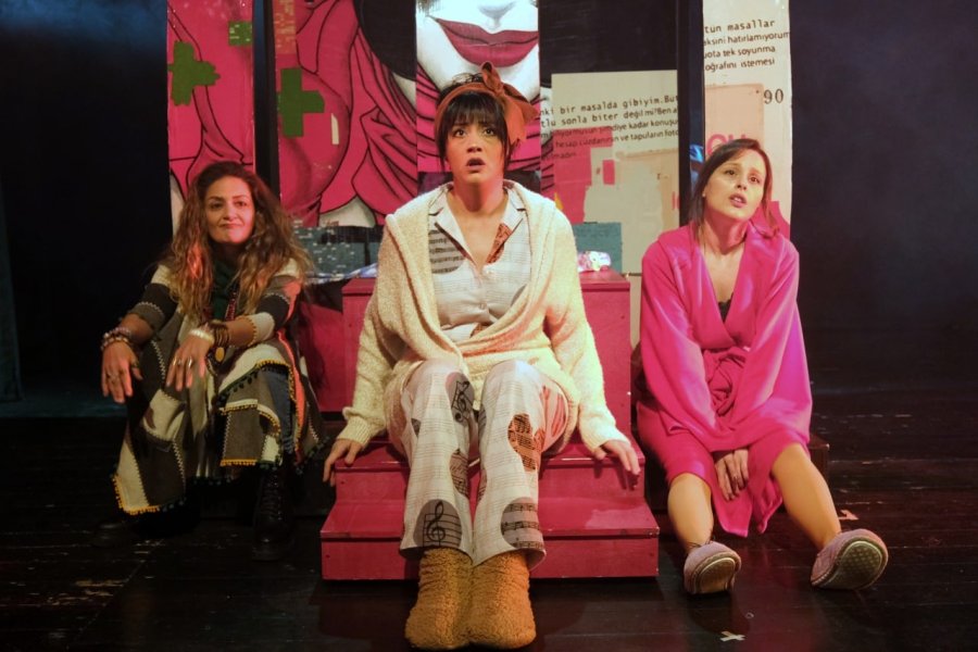 Alanya Belediye Tiyatrosu’nun Yeni Oyunu İzleyiciyle Buluştu