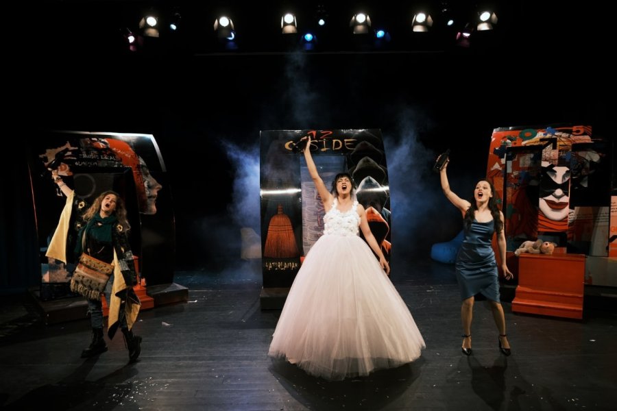 Alanya Belediye Tiyatrosu’nun Yeni Oyunu İzleyiciyle Buluştu