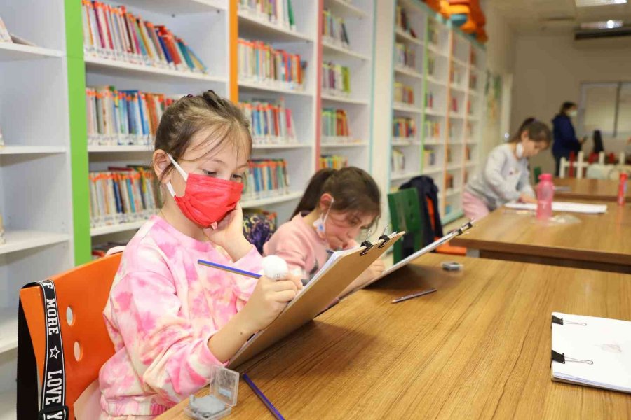 Alanya’da Miniklere Resim Kursu Verildi