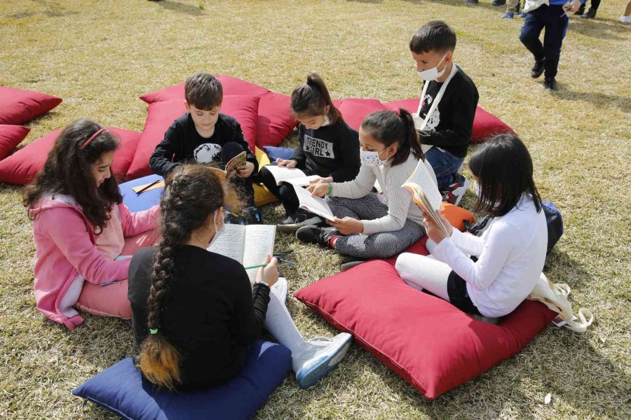 Antalya’da Kütüphane Haftası Etkinlikleri Başladı