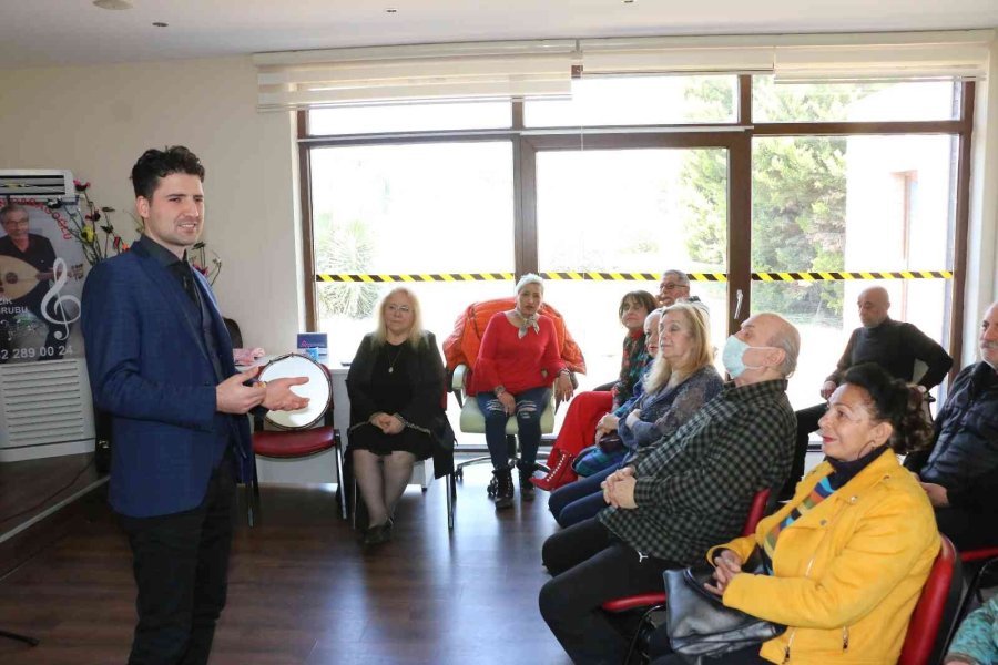 Mavi Ev Alzheimer Merkezi’nde Yaşlılar Haftası Konserle Kutlandı