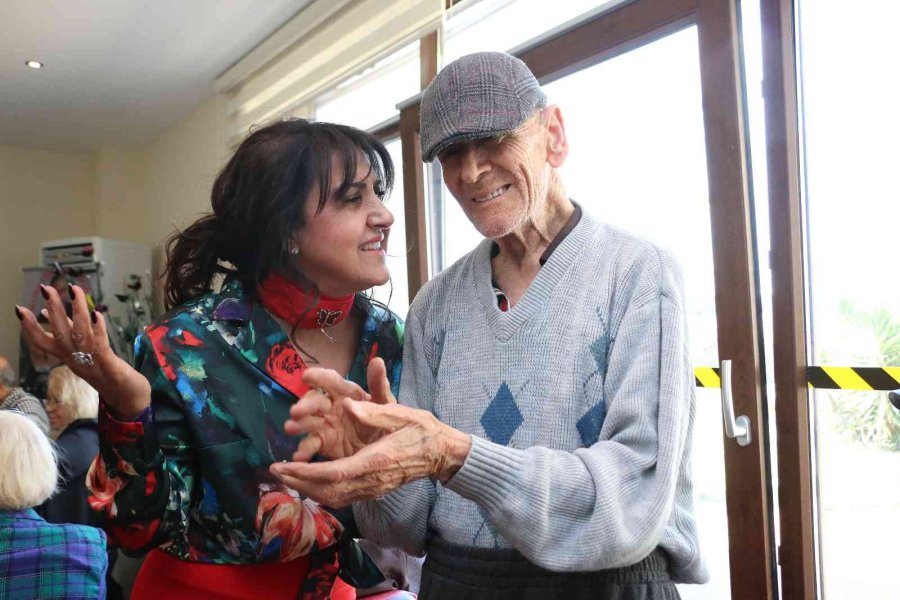 Mavi Ev Alzheimer Merkezi’nde Yaşlılar Haftası Konserle Kutlandı
