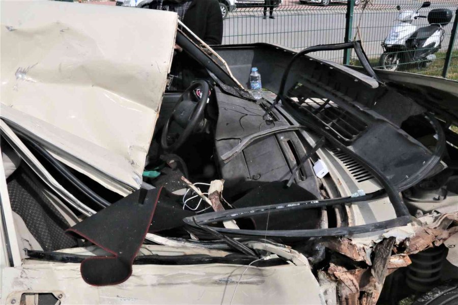 Kazada Yaralanan Avukatın Dava Tutanakları Polise Emanet