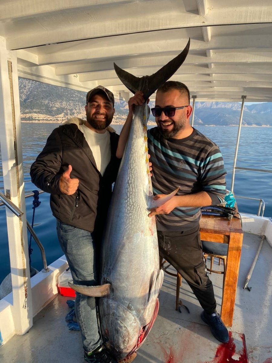 Oltanın Ucunda 100 Kilogramlık Orkinos Gören Balıkçılar: “abi Efsane, Efsane”