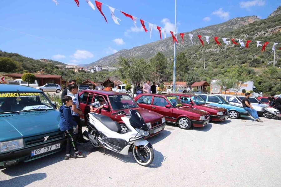 Araba Tutkunları Kaş’ta Buluştu