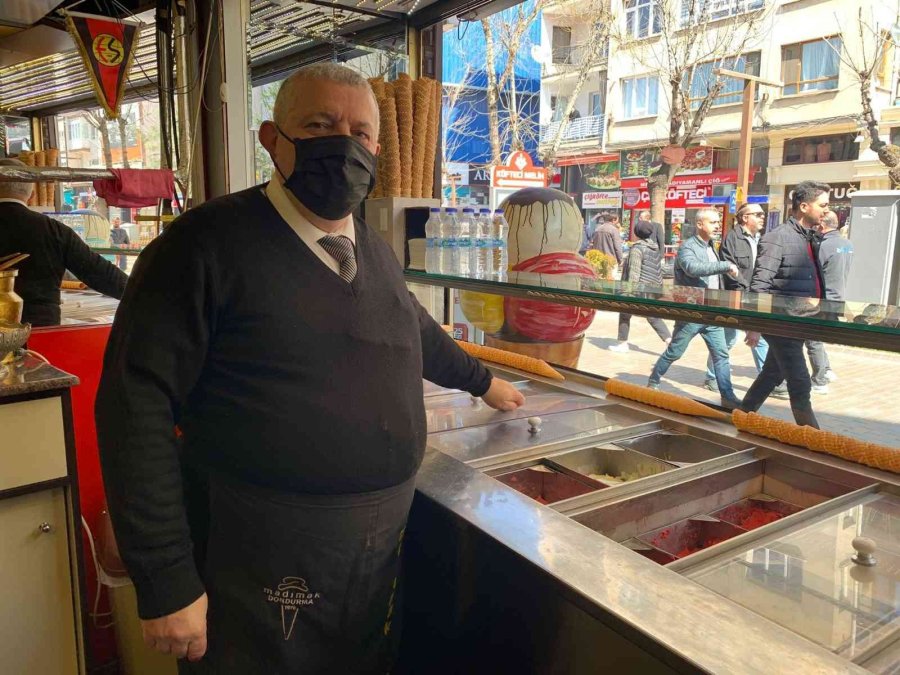 Güneş Yüzünü Gösterdi, Dondurma Tezgahları Açıldı