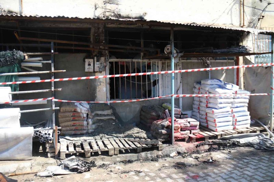 Eskişehir’de 2 Dükkan Ve 6 Araç Kundaklandı