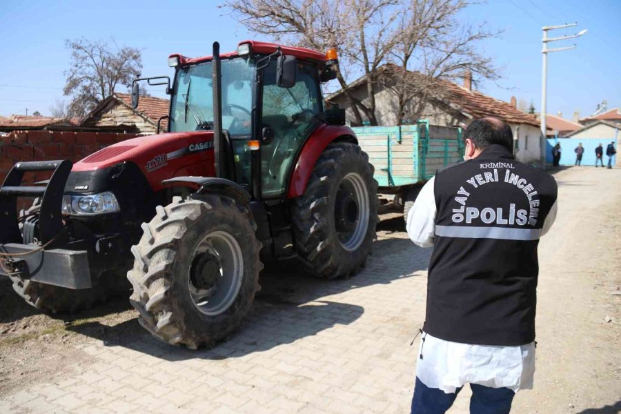 Eskişehir’de 2 Dükkan Ve 6 Araç Kundaklandı