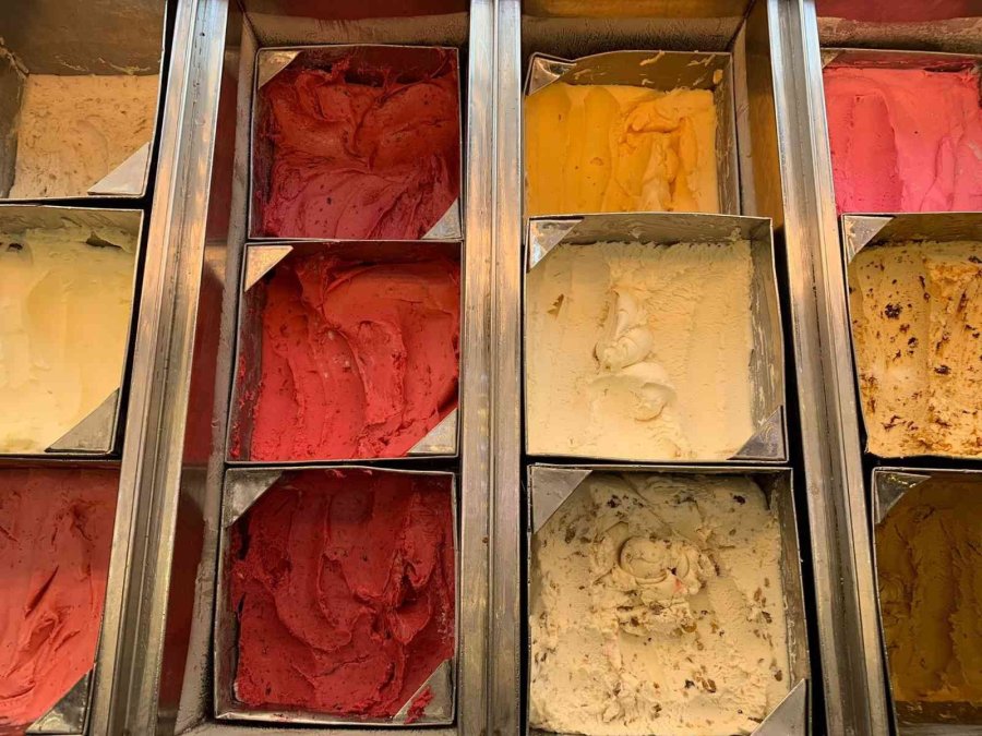 Güneş Yüzünü Gösterdi, Dondurma Tezgahları Açıldı