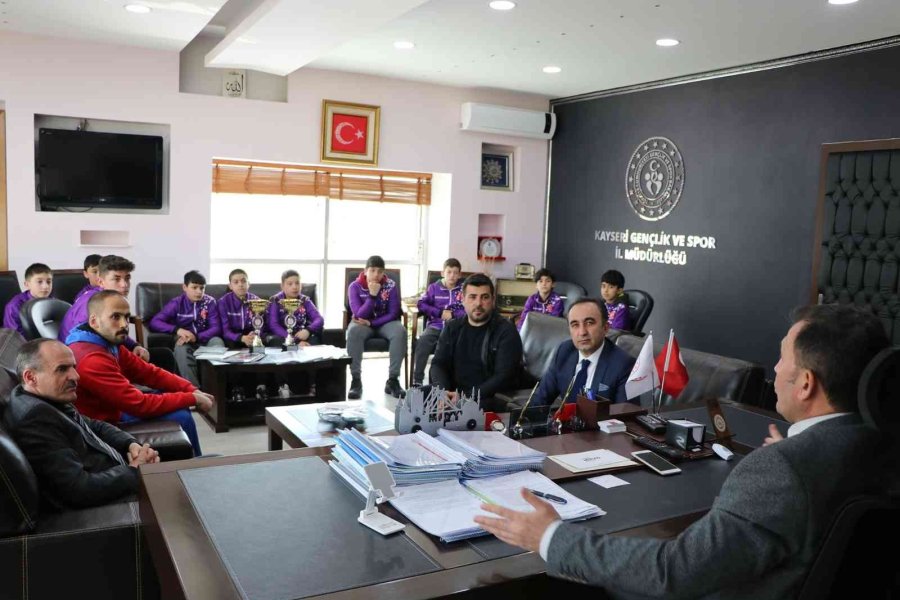 Ali İhsan Kabakcı Şampiyonları Ağırladı