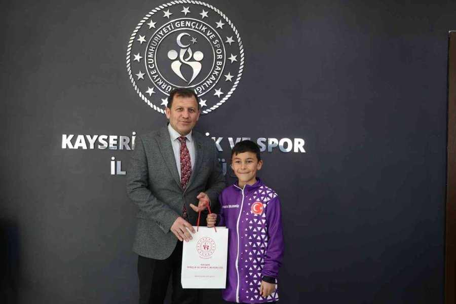 Ali İhsan Kabakcı Şampiyonları Ağırladı