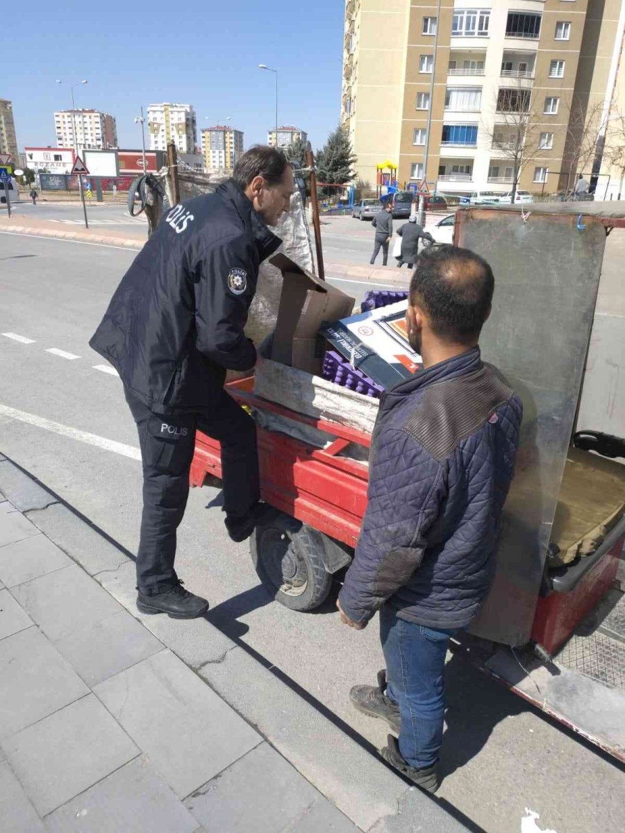 Araçlarla Kağıt Ve Hurda Toplayanlara Göz Açtırılmıyor