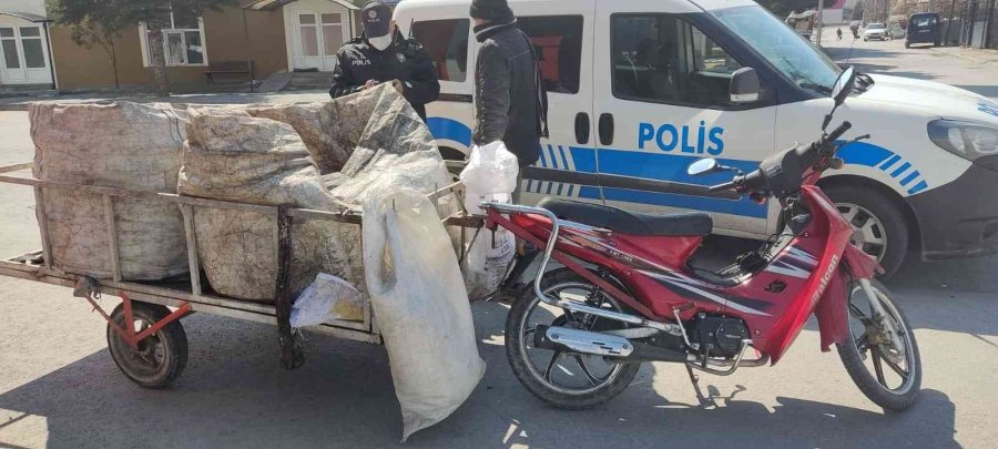 Araçlarla Kağıt Ve Hurda Toplayanlara Göz Açtırılmıyor