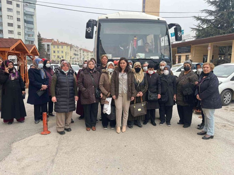 Muhtar Mahallesindeki Kadınları Ketem’e Taşıdı