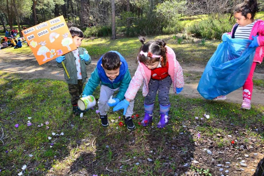 Minik Öğrenciler, Doğada Çevreyi Temizledi
