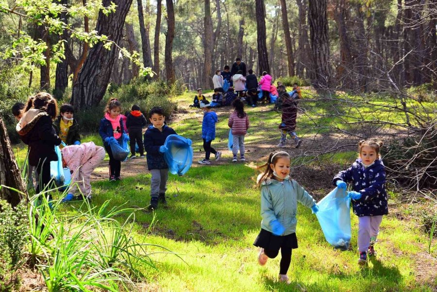 Minik Öğrenciler, Doğada Çevreyi Temizledi
