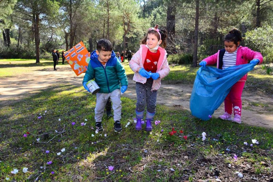 Minik Öğrenciler, Doğada Çevreyi Temizledi