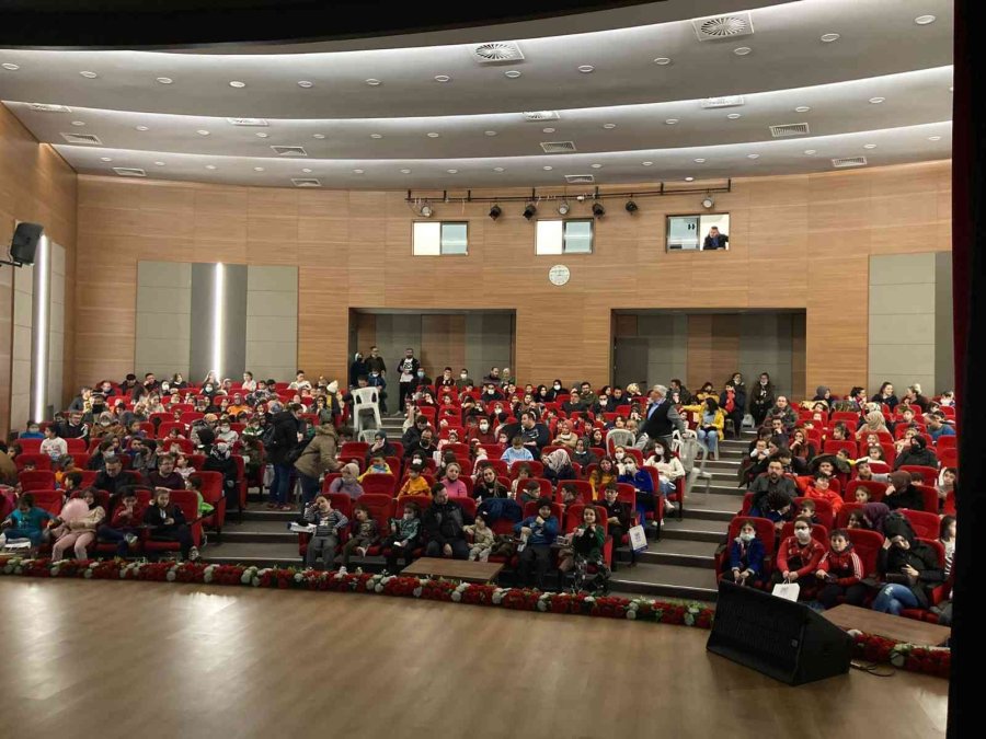 Melikgazi’de Çocukların Sinema Keyfi Devam Ediyor