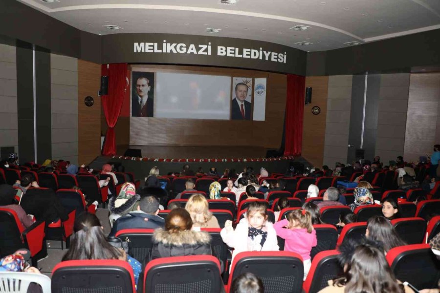 Melikgazi’de Çocukların Sinema Keyfi Devam Ediyor