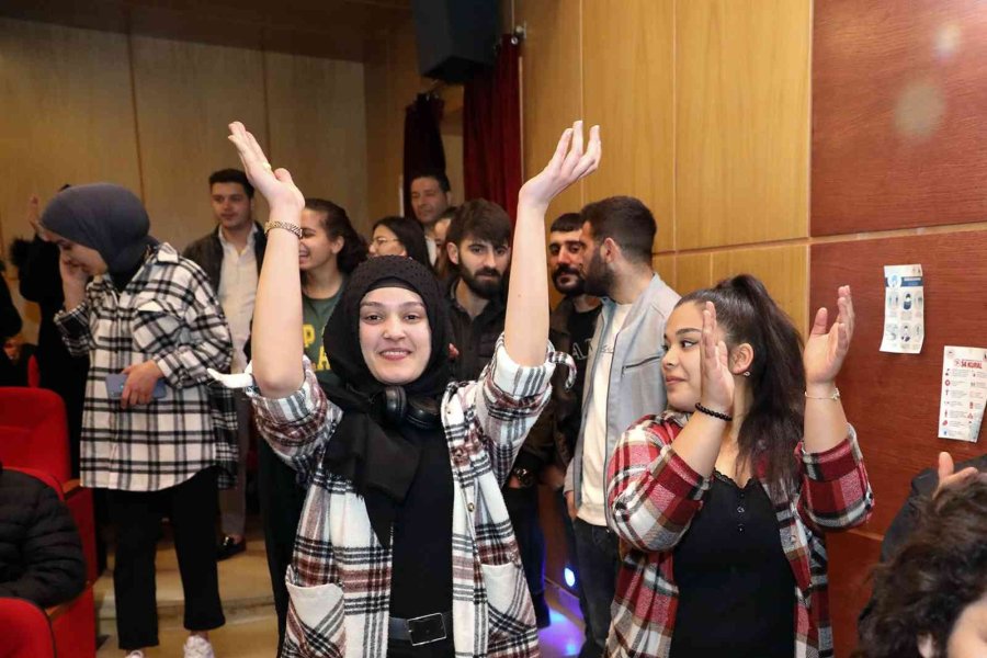 Yks’ye Hazırlanan Öğrenciler Motivasyon Etkinliğinde Buluştu