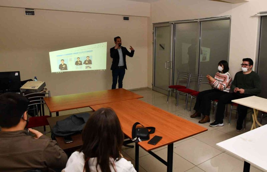 Tepebaşı Belediyesi’nin Verdiği İşaret Dili Eğitimi Yoğun İlgi Görüyor