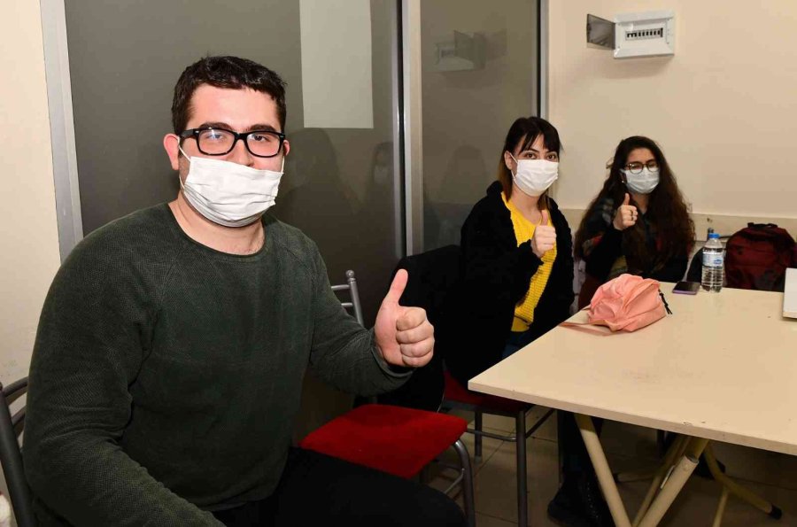 Tepebaşı Belediyesi’nin Verdiği İşaret Dili Eğitimi Yoğun İlgi Görüyor