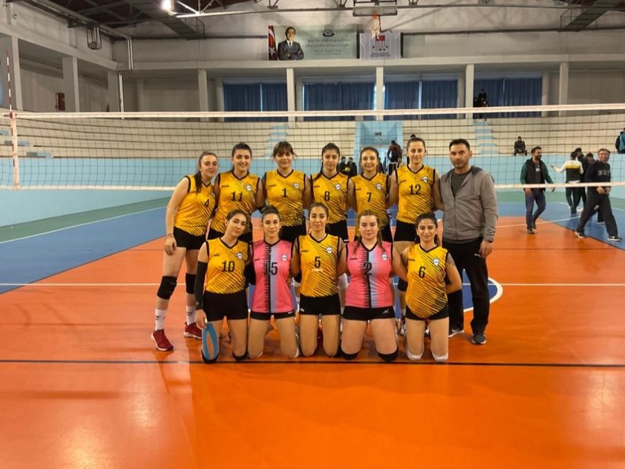 Asü Voleybol Takımı Turnuvayı Yenilgisiz Tamamladı