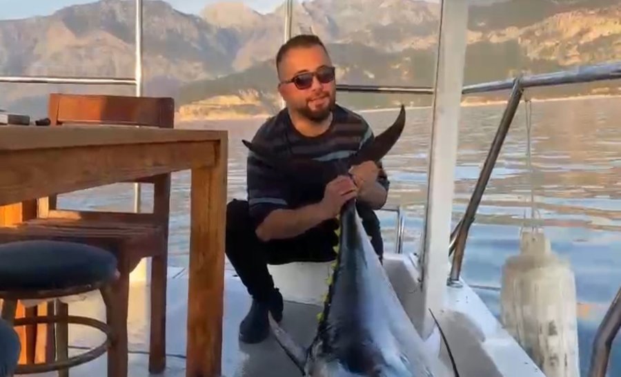 Oltanın Ucunda 100 Kilogramlık Orkinos Gören Balıkçılar: “abi Efsane, Efsane”