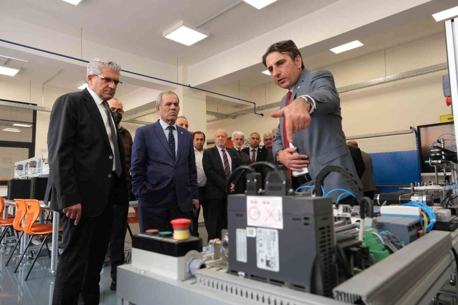 Ahbaplar Grubu’ndan Özel Eosb Mesleki Ve Teknik Anadolu Lisesi’ne Ziyaret