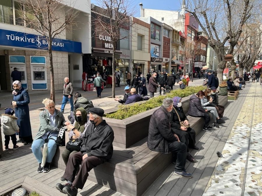 Güneşi Gören Kendini Dışarı Attı