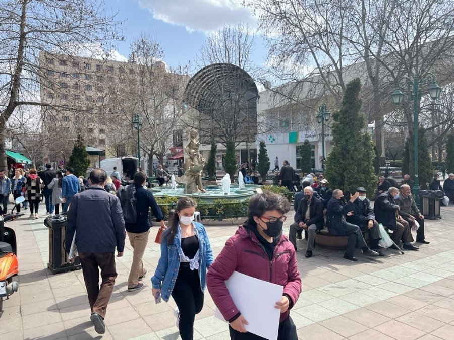 Güneşi Gören Kendini Dışarı Attı