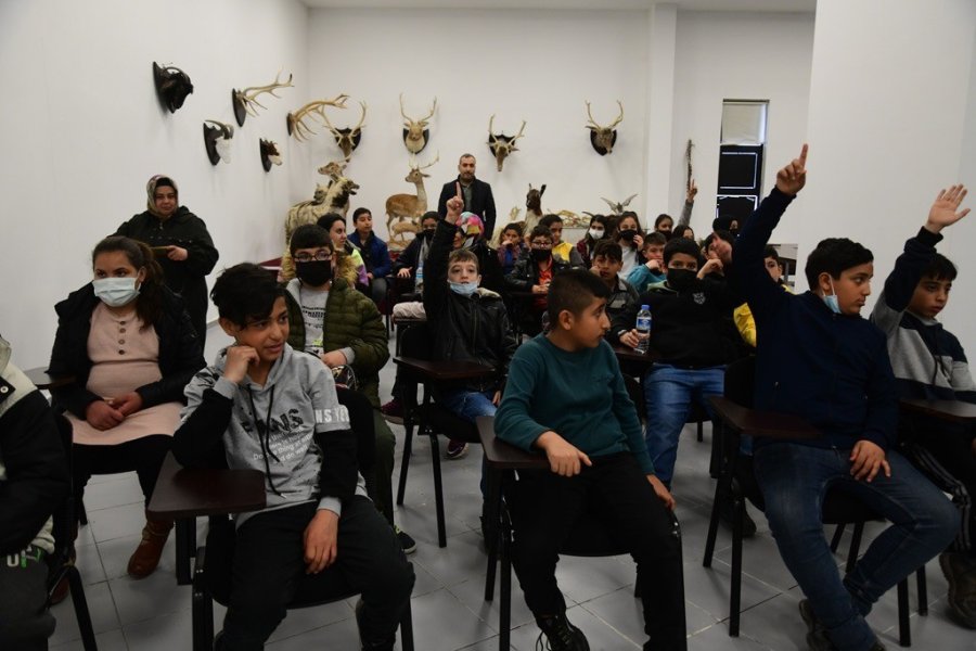 Kayseri’de Öğrencilere Balık Ekmek İkram Edildi