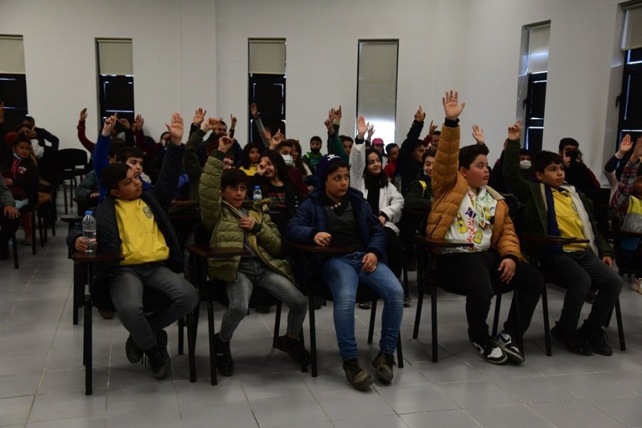 Kayseri’de Öğrencilere Balık Ekmek İkram Edildi