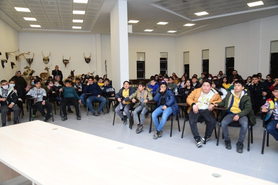 Kayseri’de Öğrencilere Balık Ekmek İkram Edildi