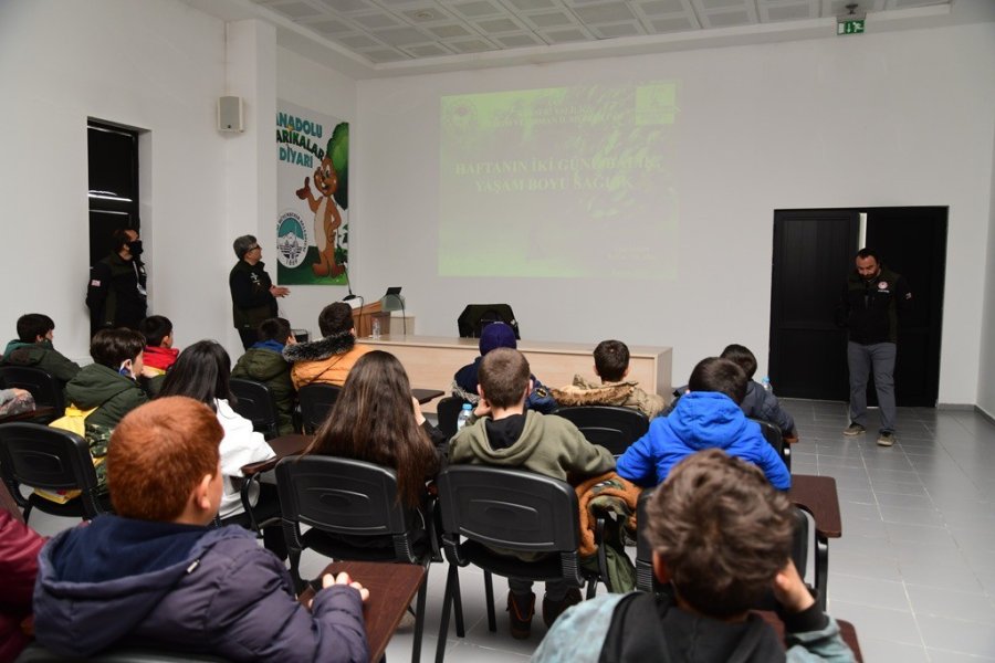 Kayseri’de Öğrencilere Balık Ekmek İkram Edildi